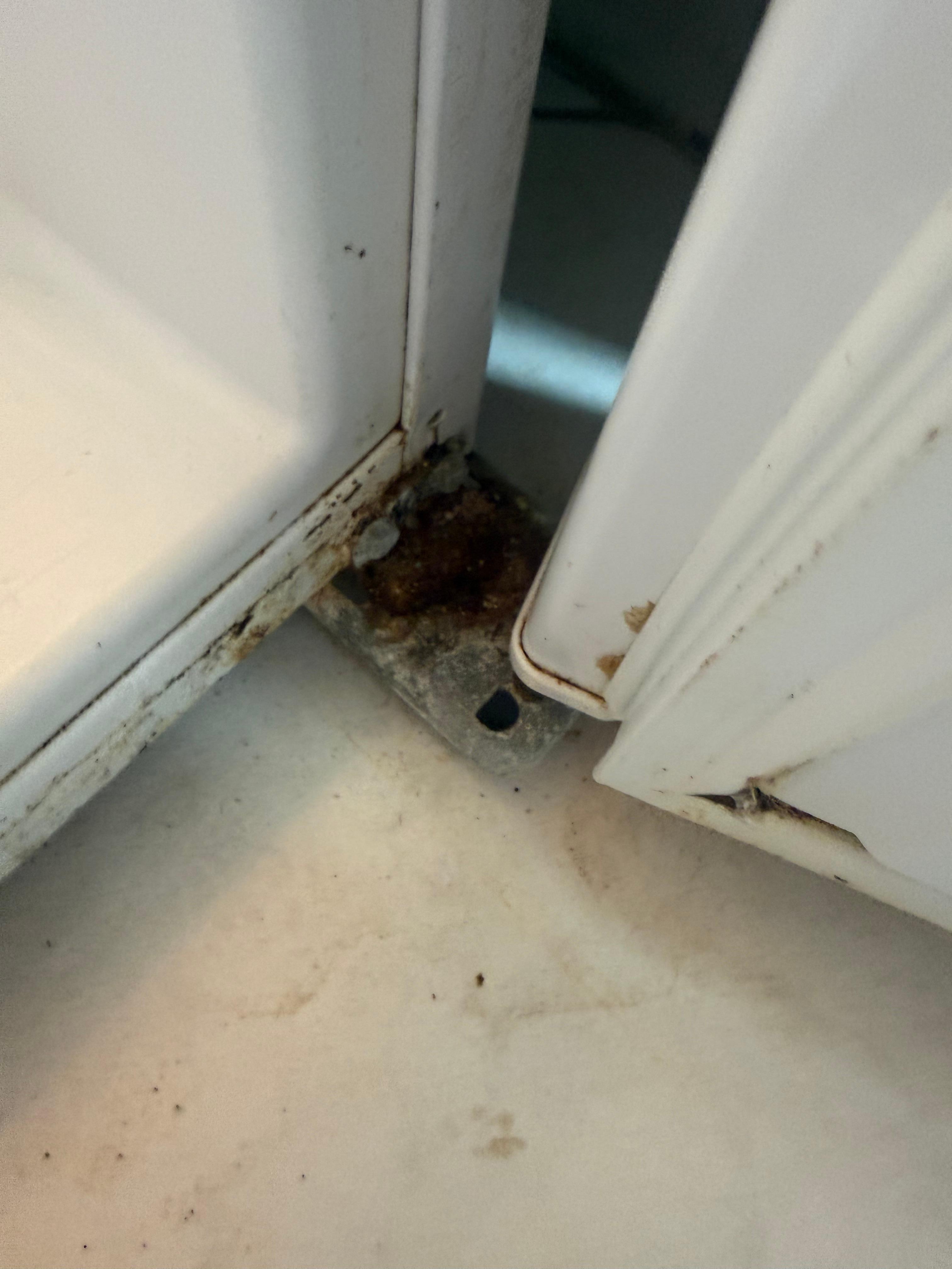 Fridge door open, so disgusting, dirty and broke drawers 
