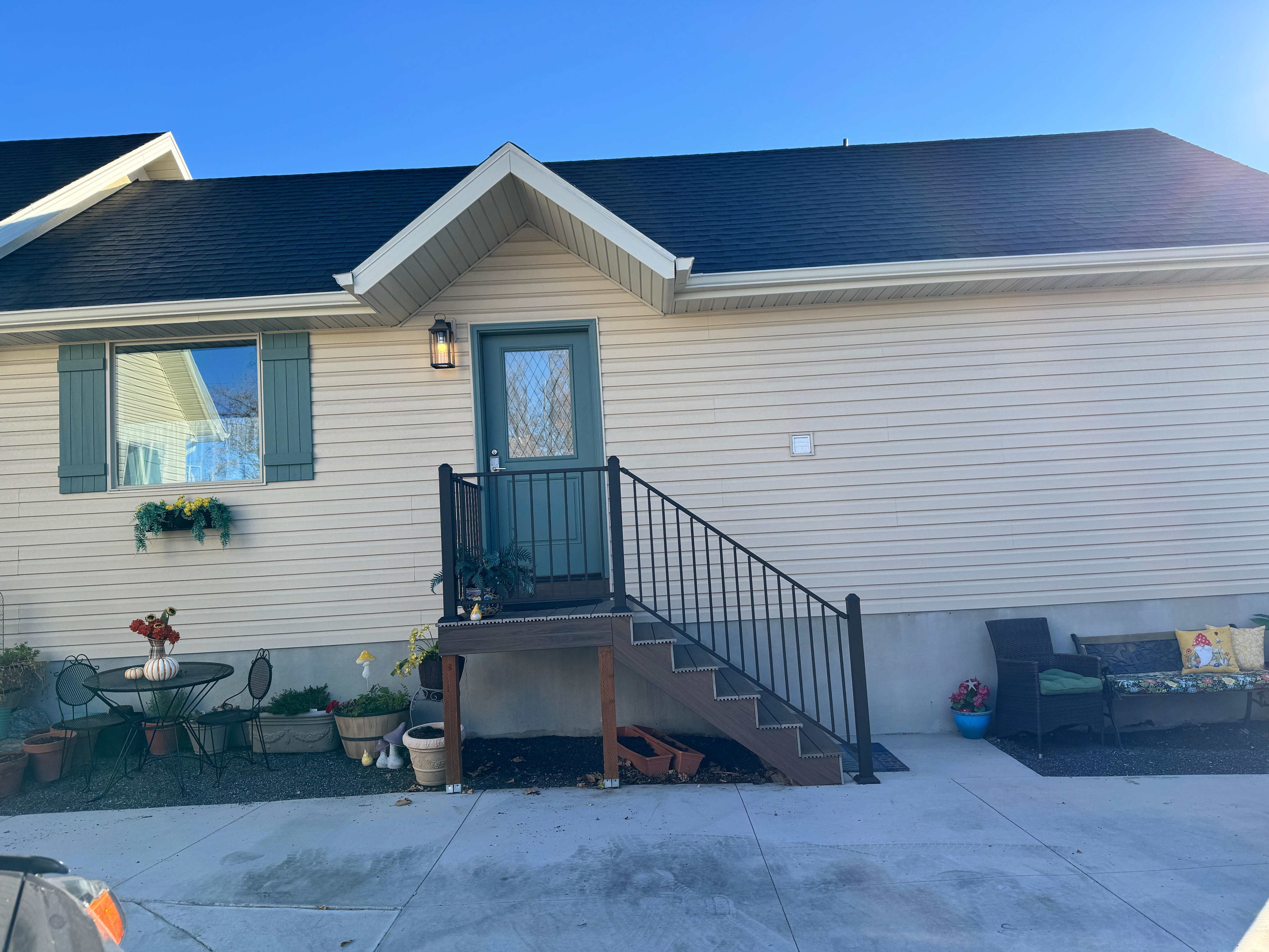 Entrance to the guesthouse 