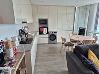 Küche mit Wohn-, Essbereich