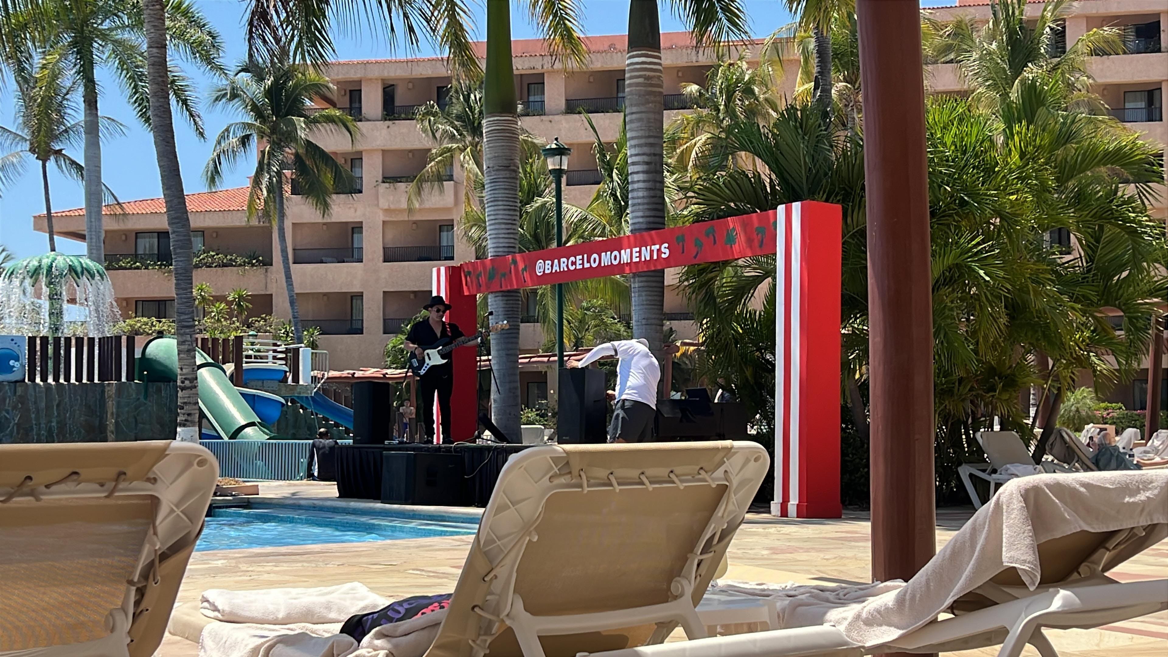 Show de los 80 en la alberca