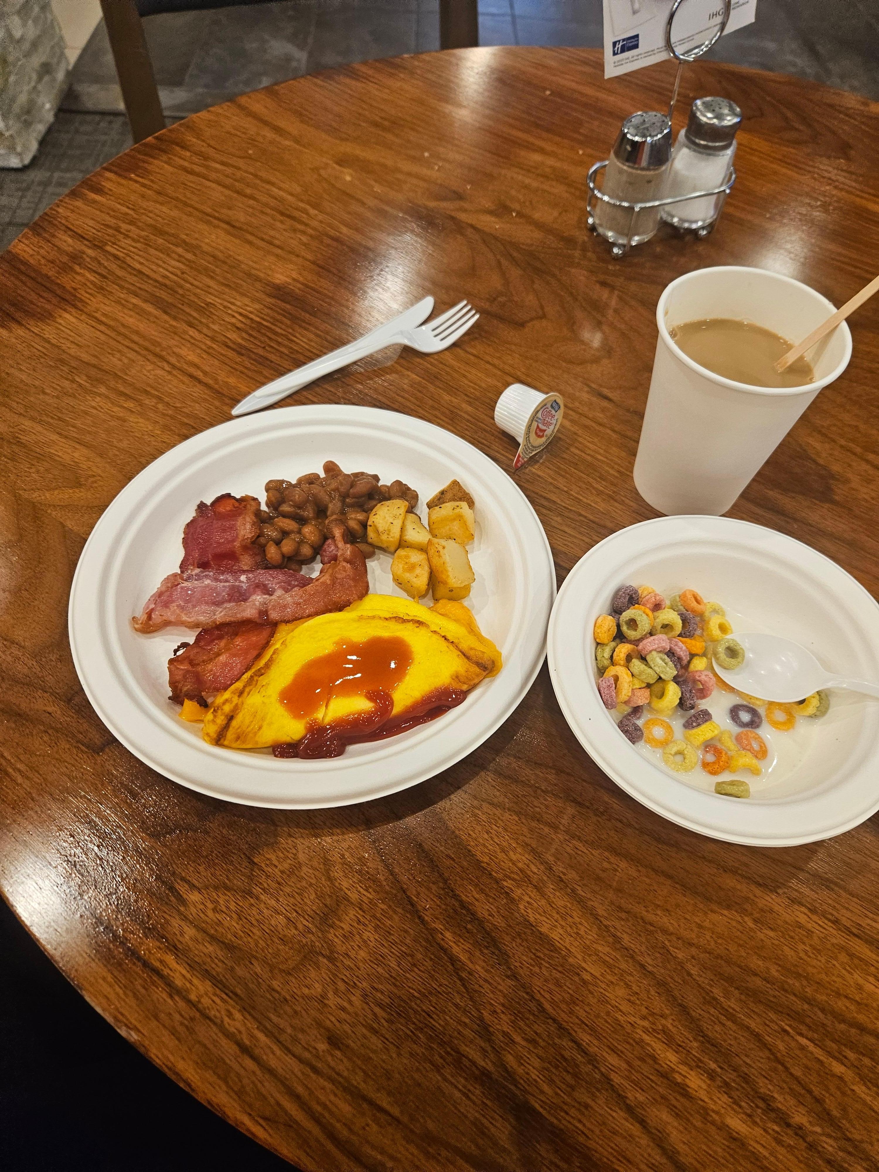 Bacon, beans, cereal, fresh coffee and decent eggs. Great breakfast for a hotel, well done Holiday Inn