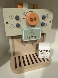 Best coffee machine ever 😉. Love that the kids room had beautiful toys and books.
