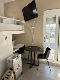 Schlafbereich Dachwohnung mit Terrassenausgang.