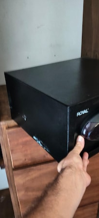 No estaba fija ni a la pared ni al closet.