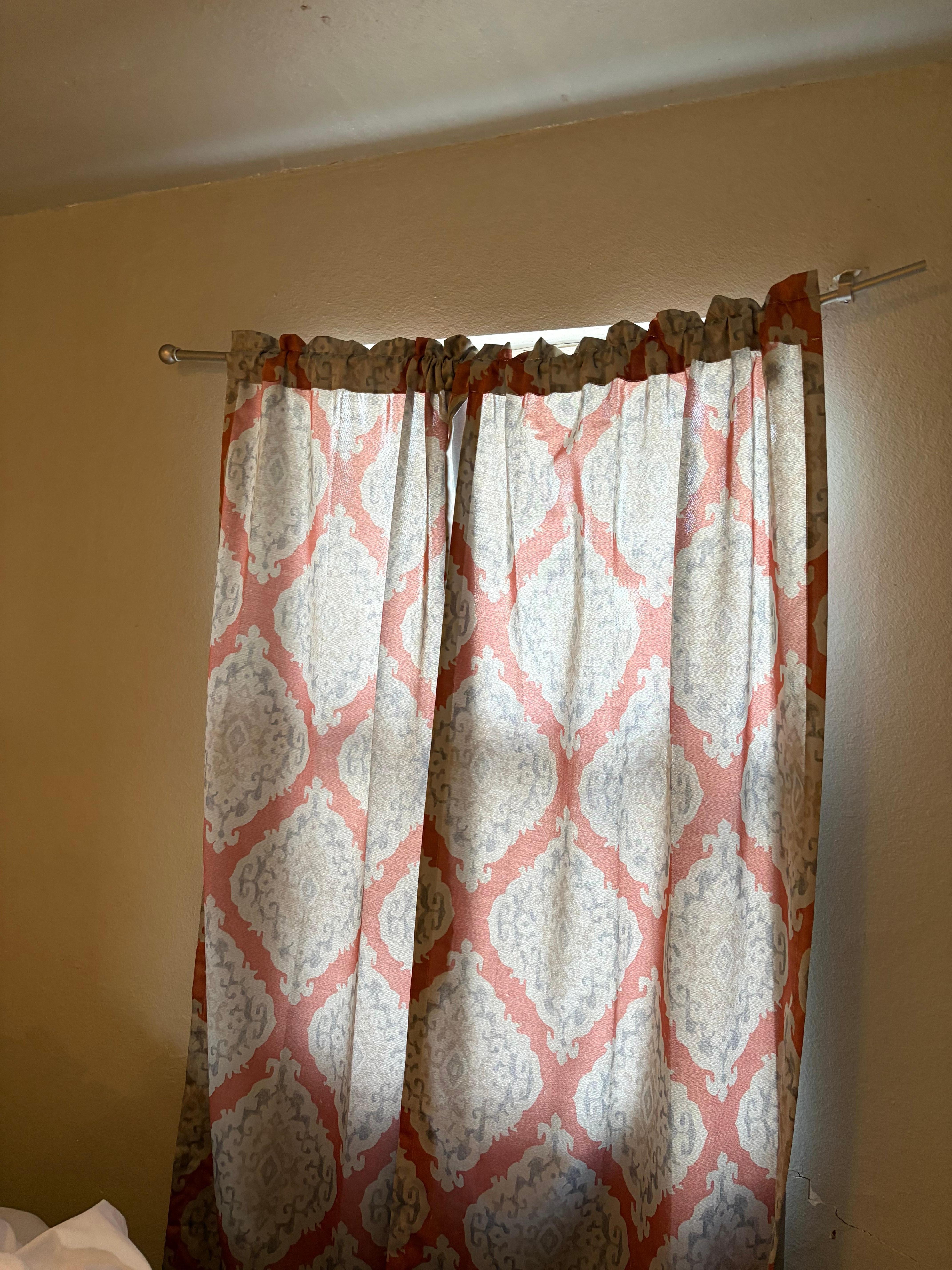 Broken curtain rod in front bedroom.