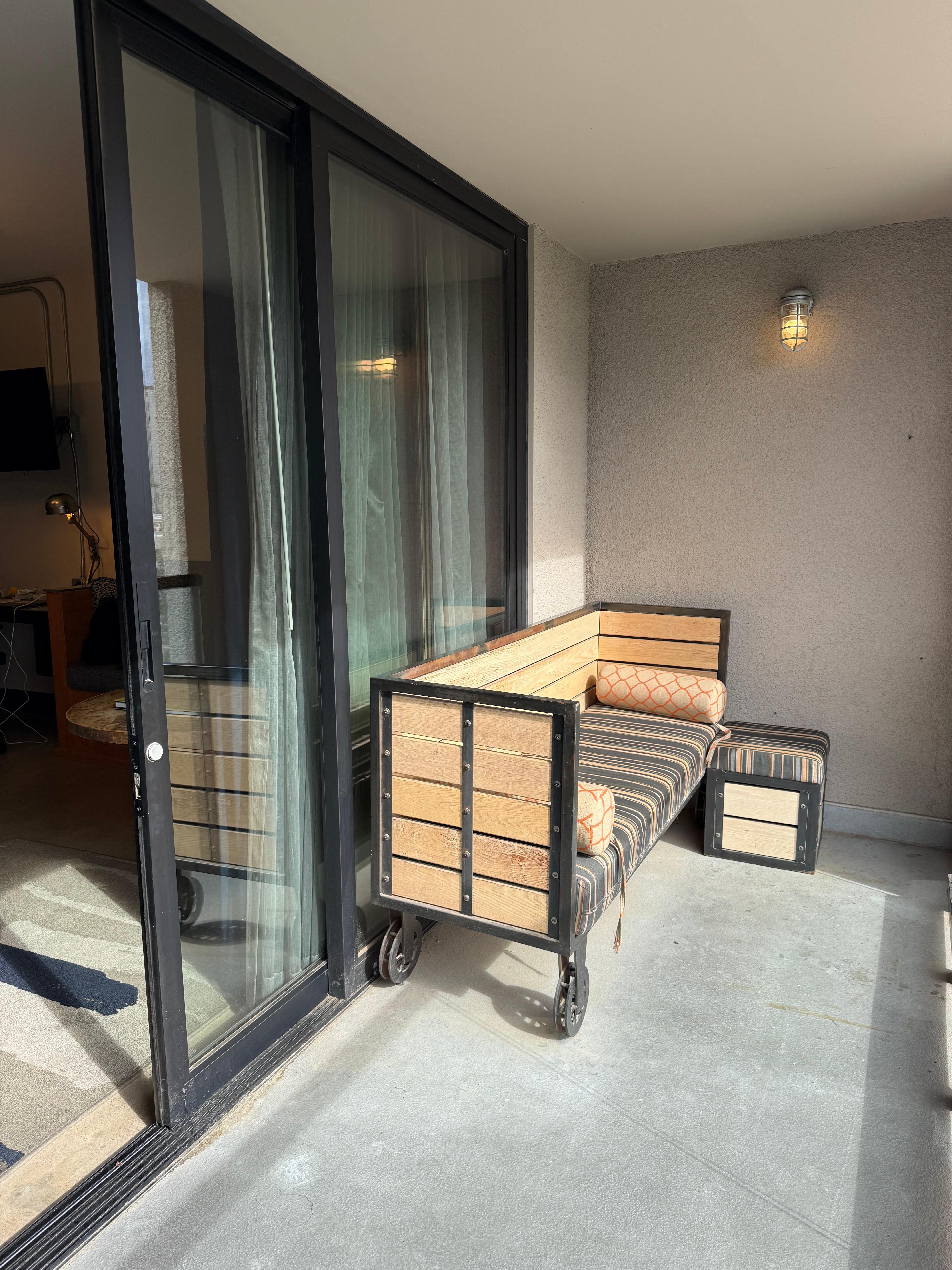 Outdoor patio (you cannot turn the light off) 