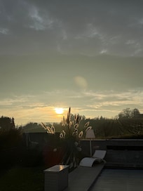 Entspannter Ausblick bei Sonnenuntergang