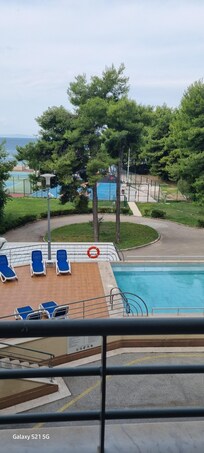 Pool mit Liegen