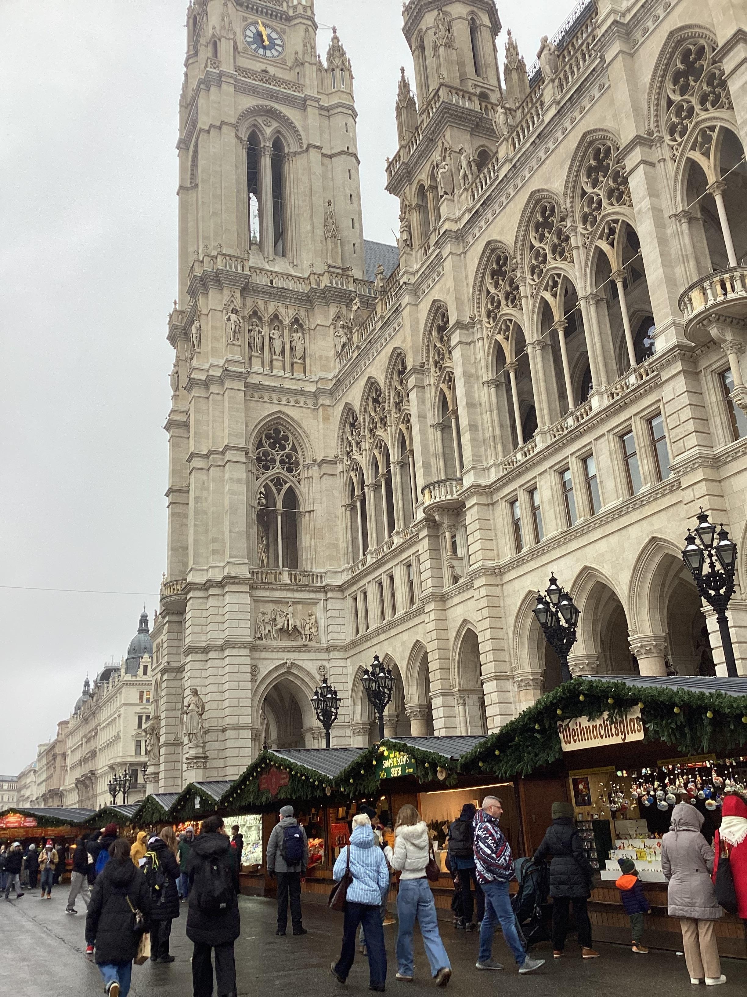 Rathaus のクリスマスマーケット