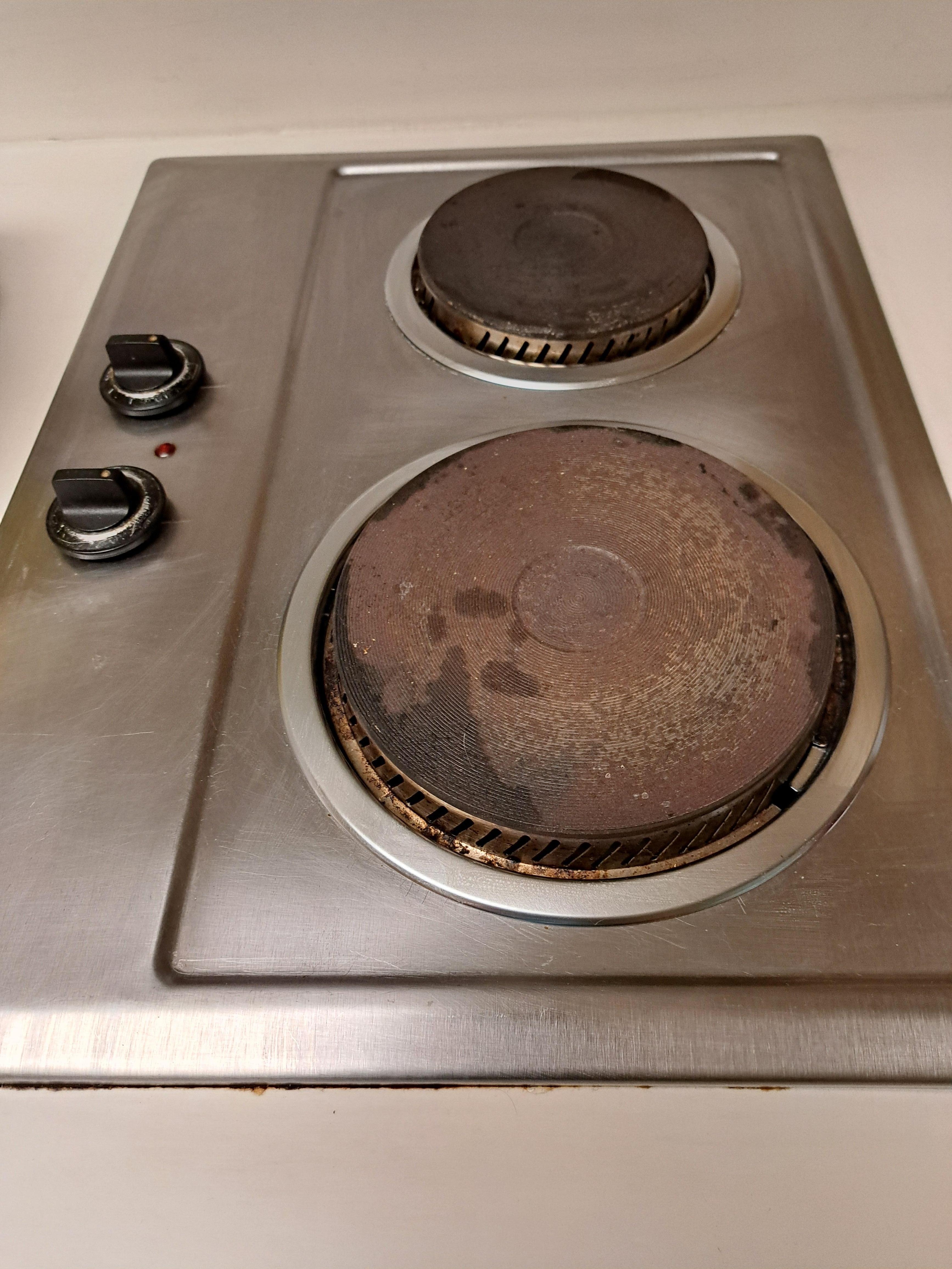 Dirty stove thaf didnt look usable