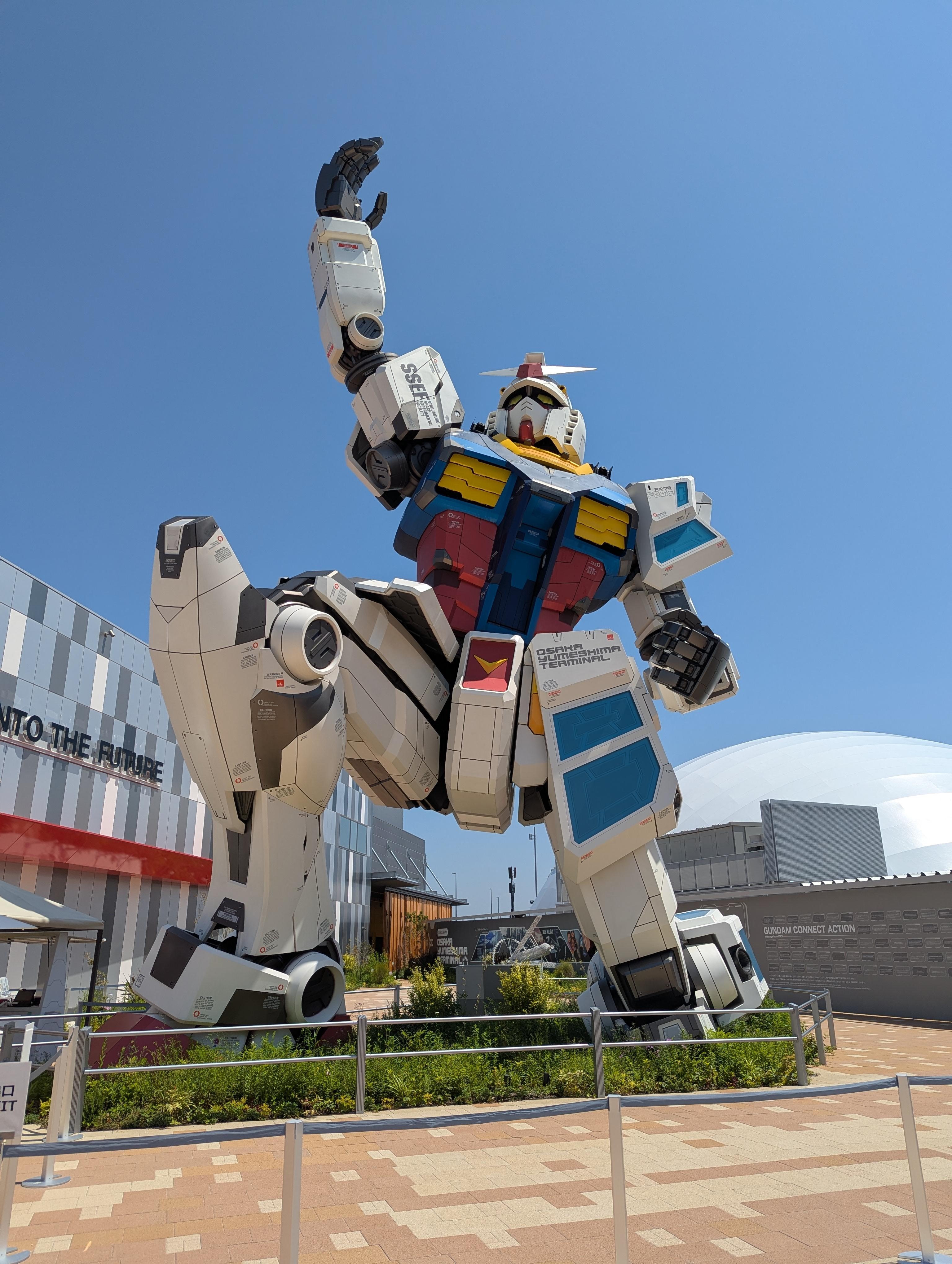 Iガンダムがポーズをとっていました。