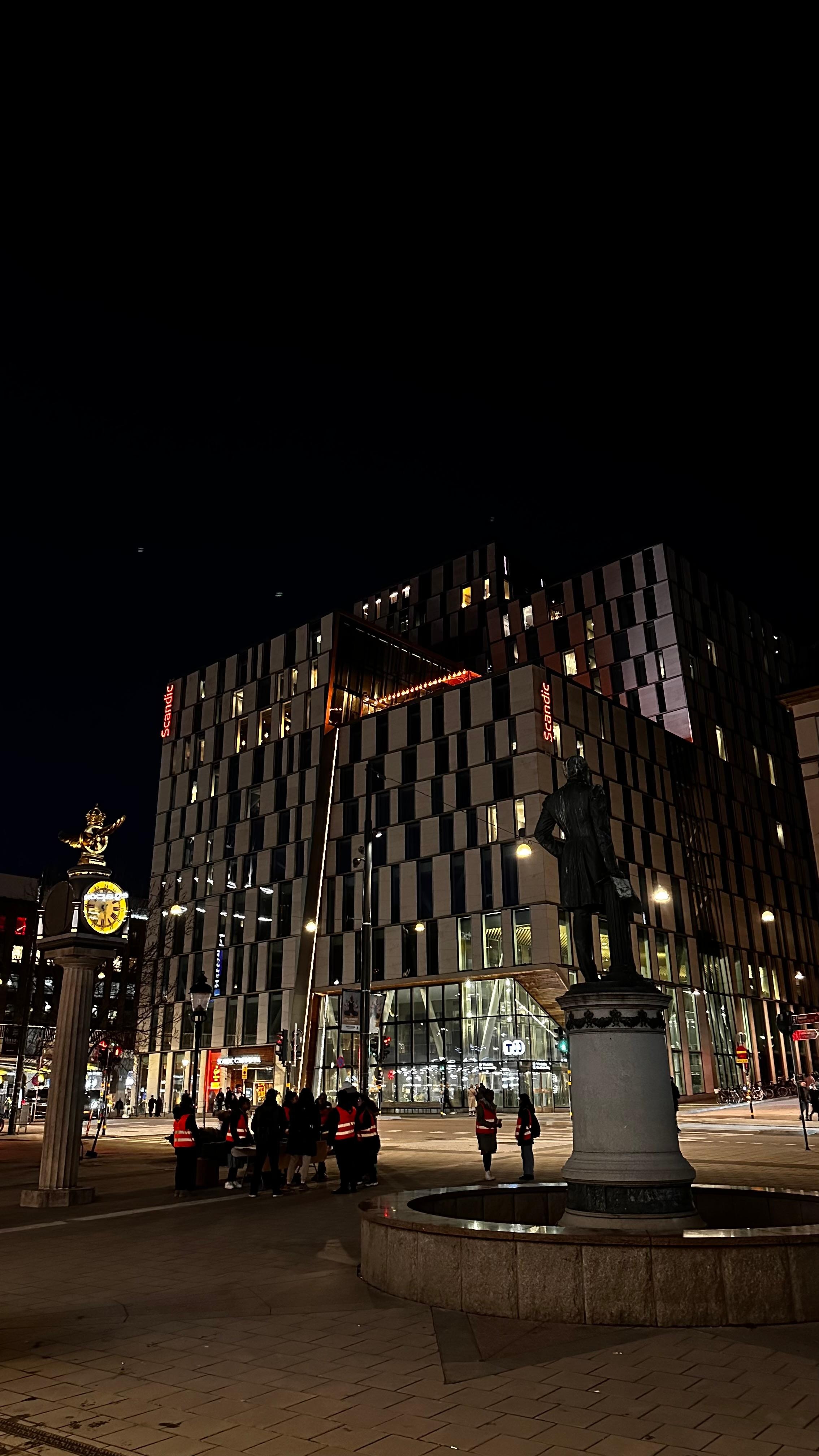 Scandic Continental bei Nacht