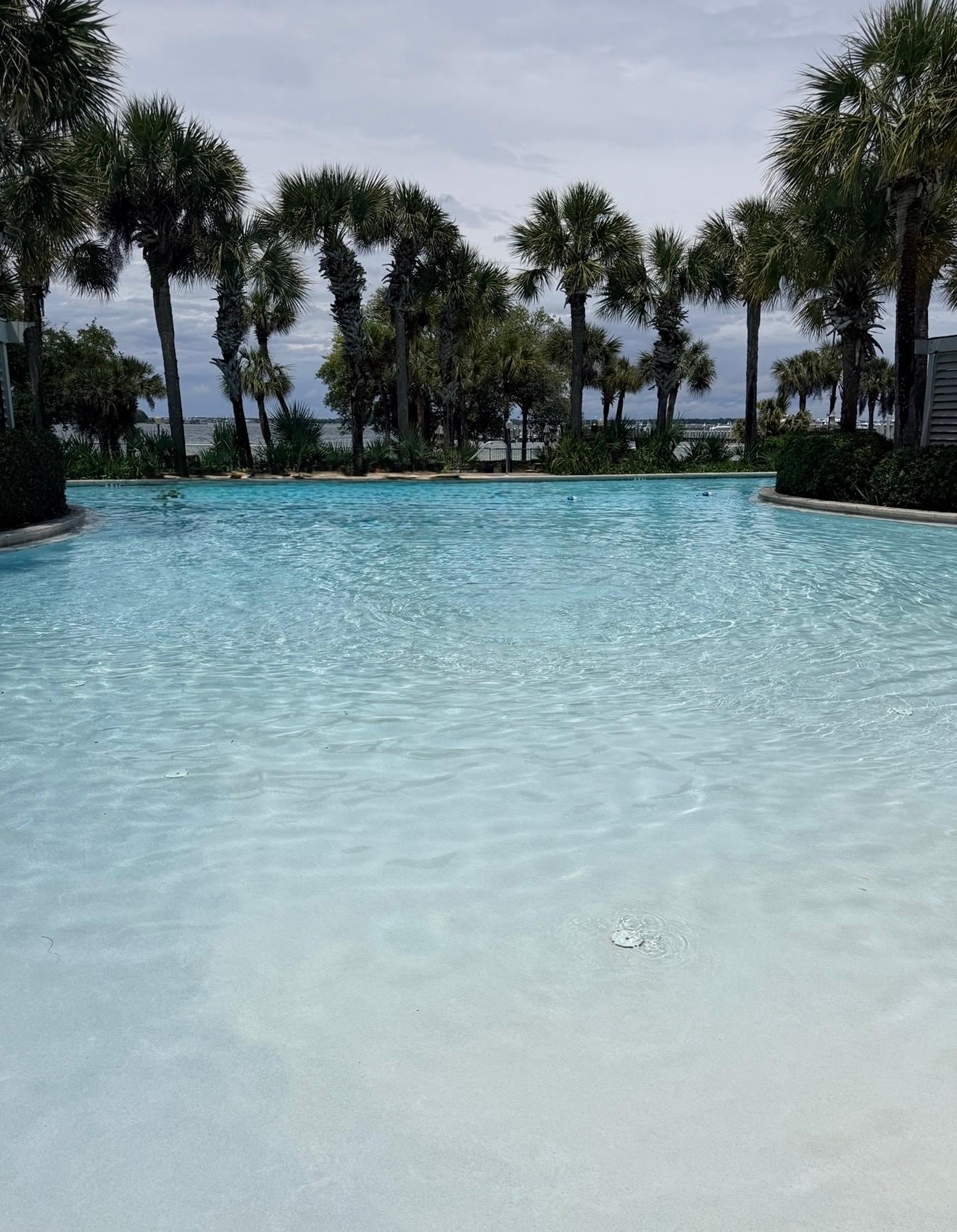 lazy river pool