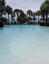 lazy river pool
