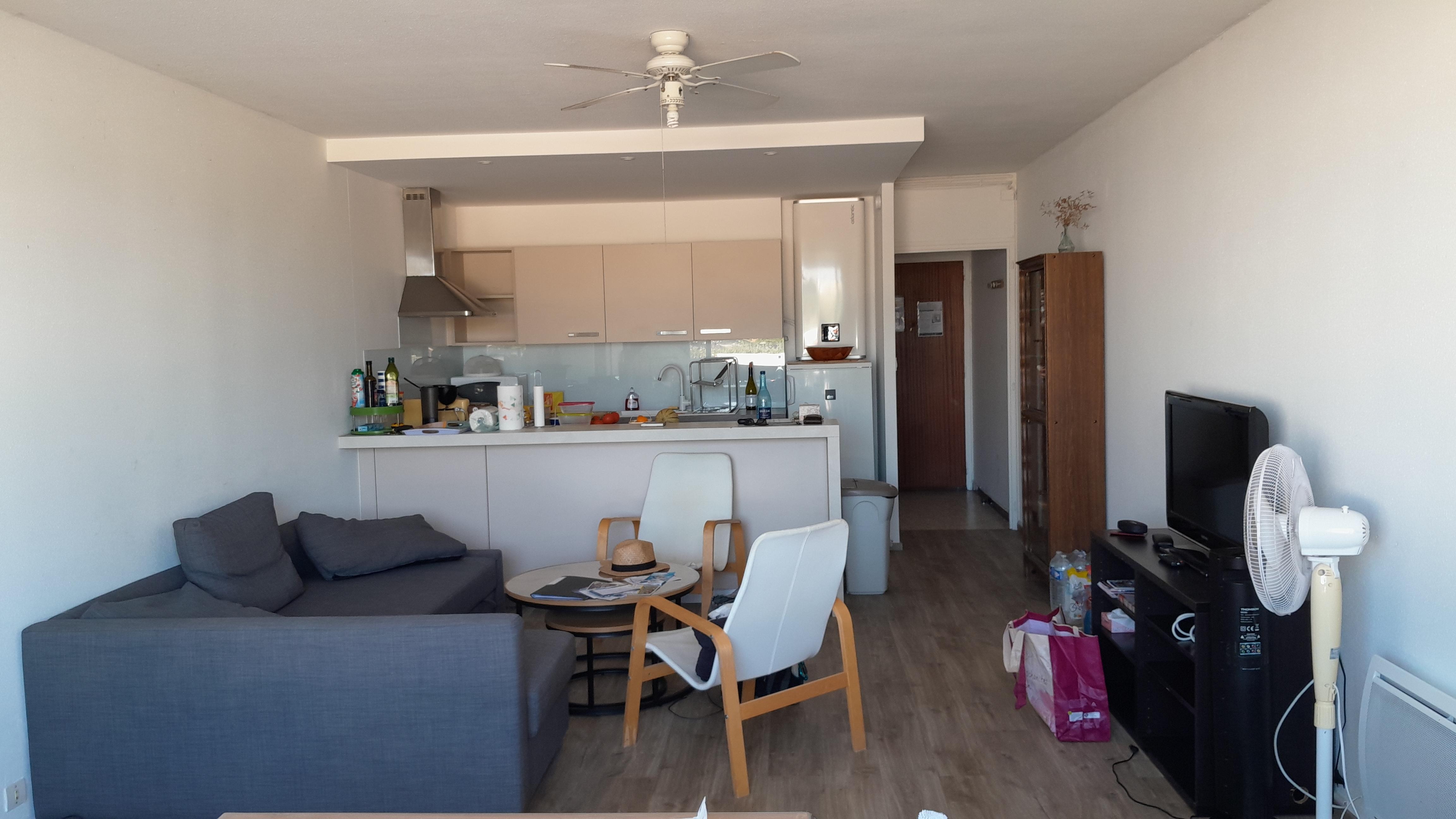 Blick vom Fenster ins Wohnzimmer / Küche