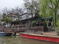 あいにくの雨でしたが、笠とかっぱを借りて乗船。これはこれで情緒があってよかった、です