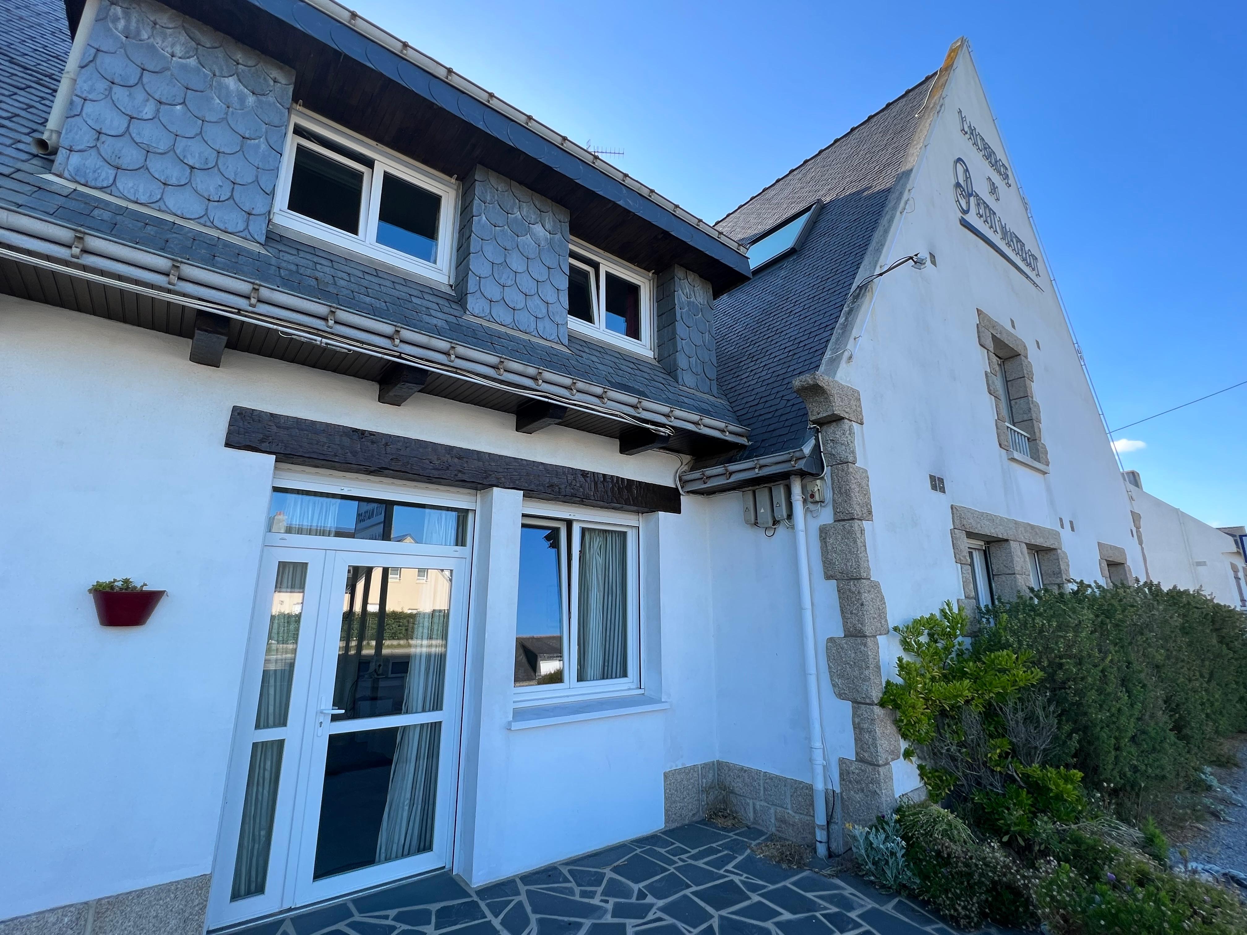 The hotel main entrance 