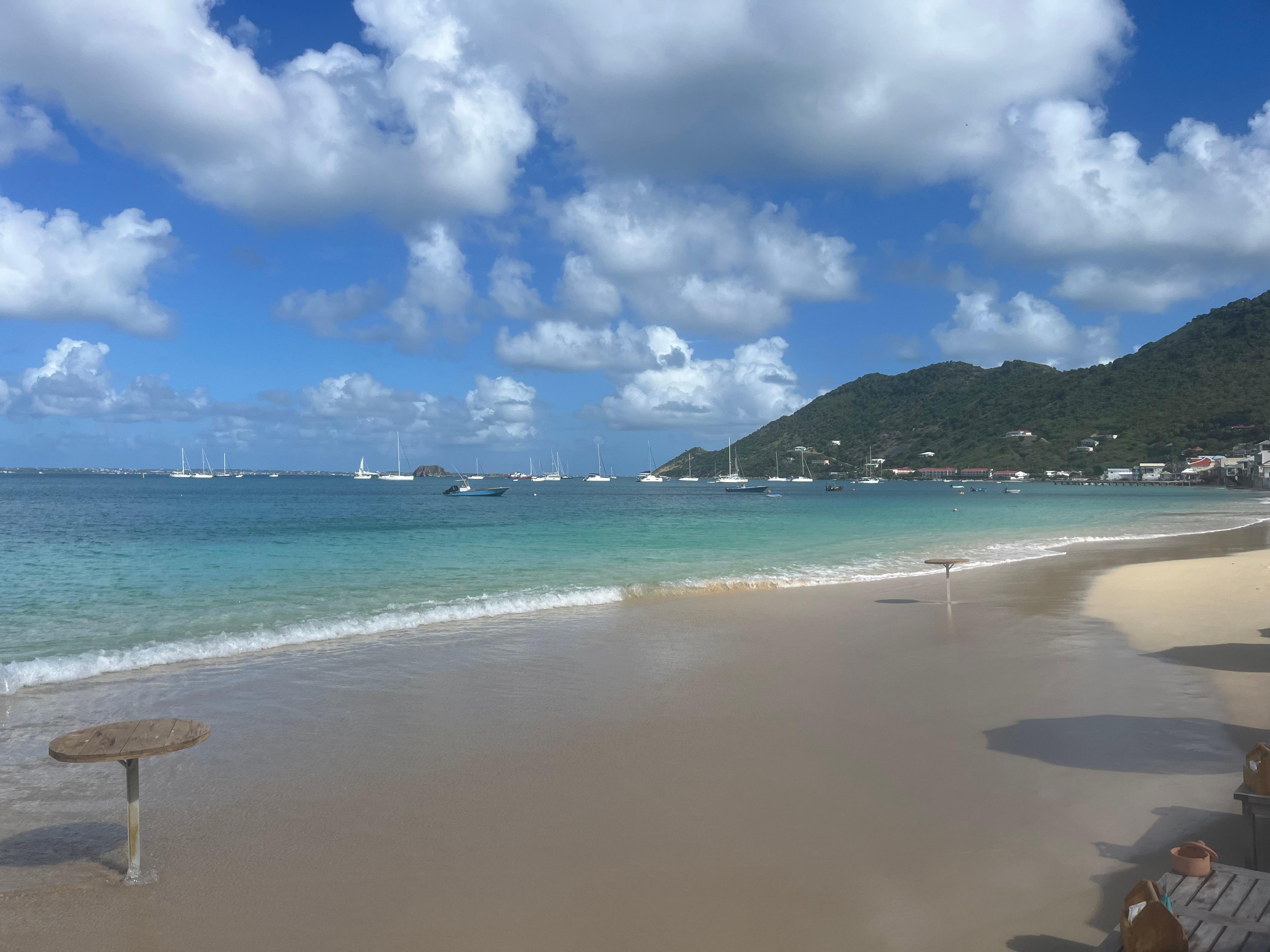 Plage de grand case à voir avec un arrêt aux temps des cerises 