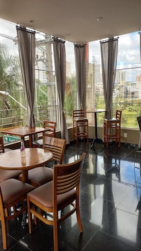 Vista parcial do lounge.