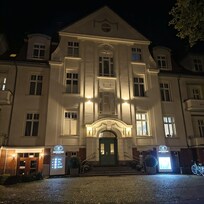 Eingang bei Macht