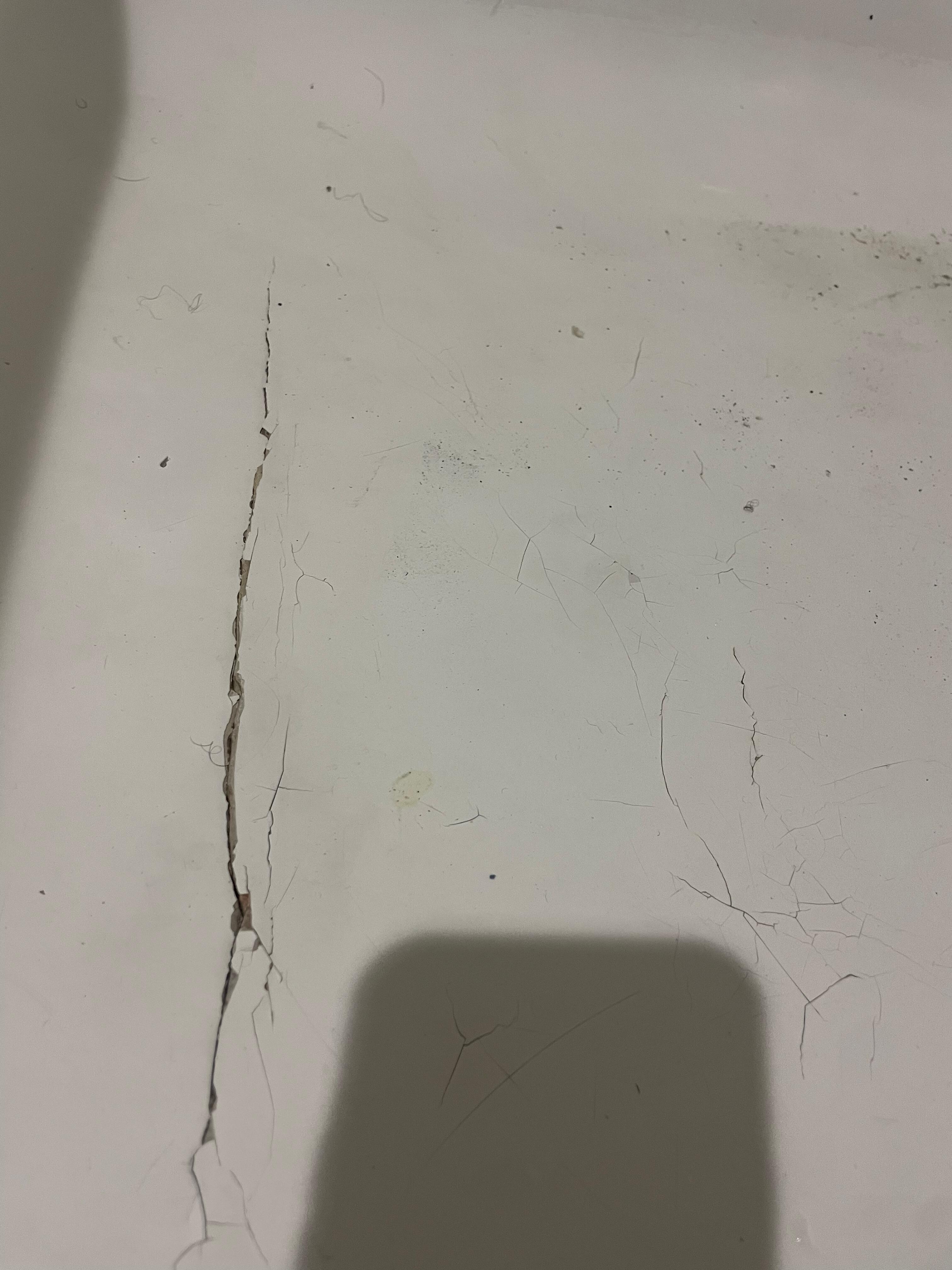 Tub crack