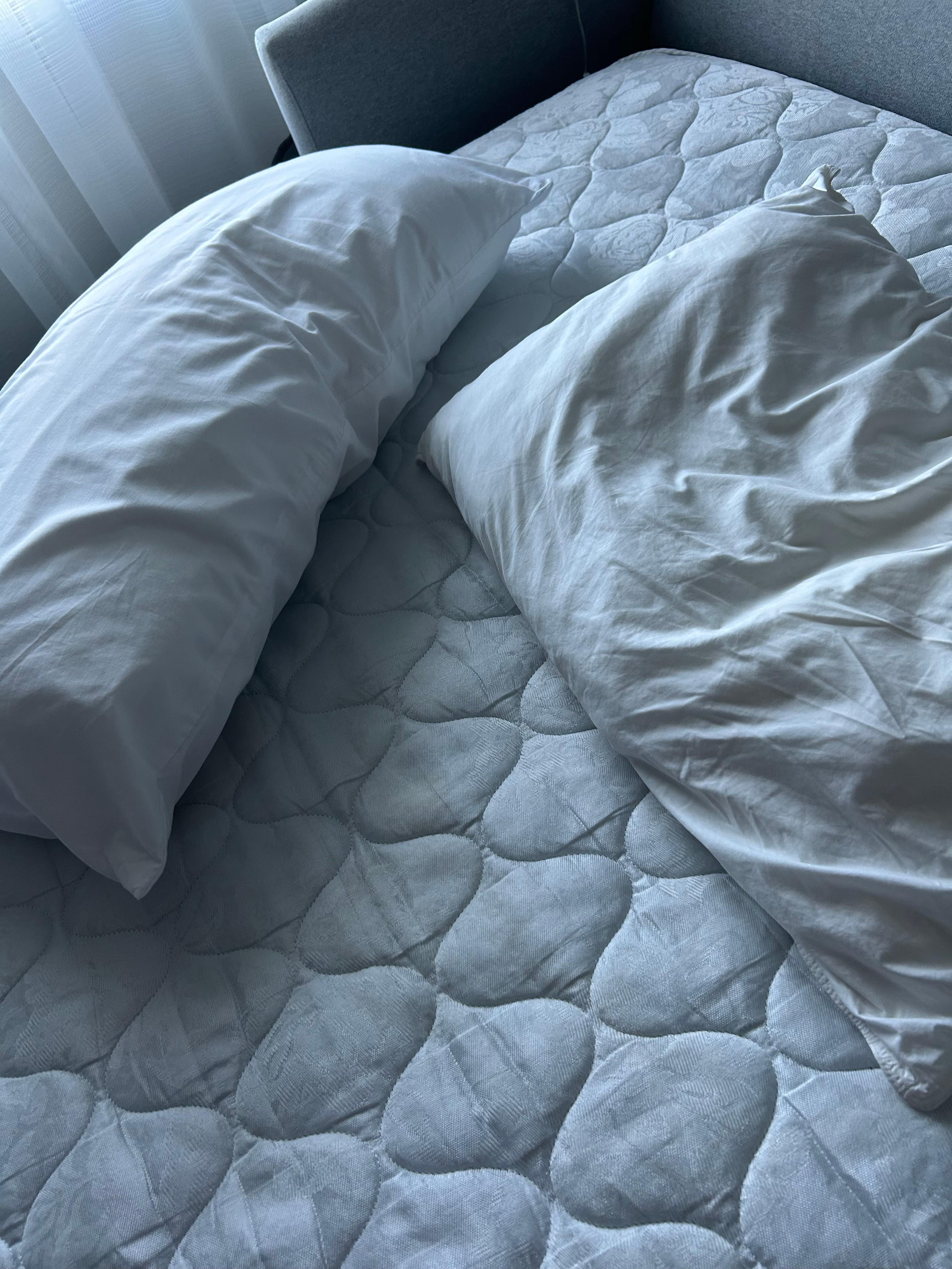 No pillow cases and one is completely flat 