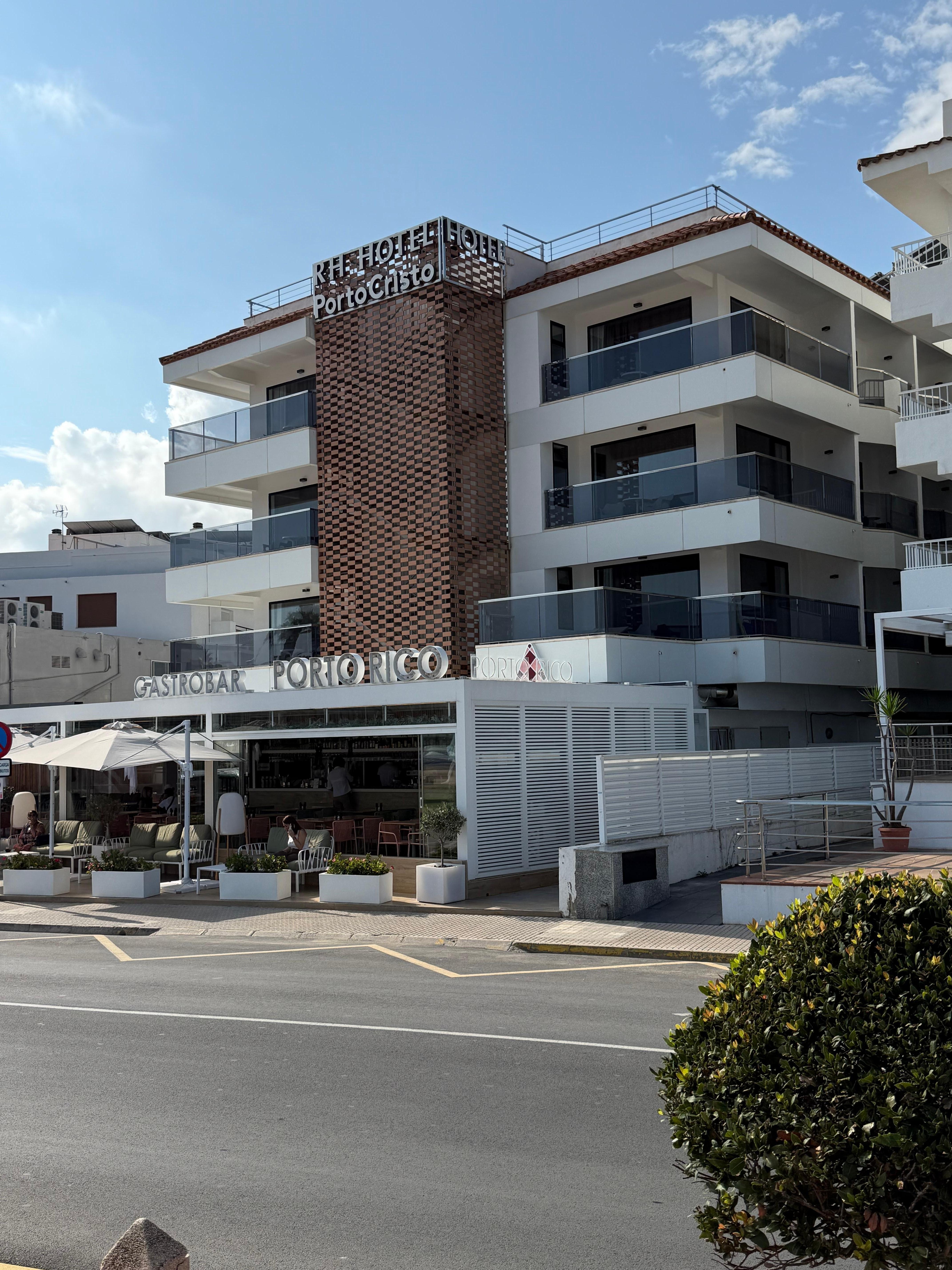 Hotel - outside view