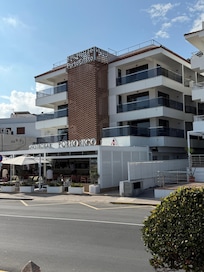 Hotel - outside view