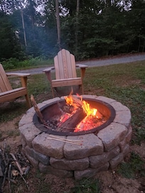 Outdoor fire pit