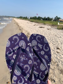 These flip flops are made for beach walking!