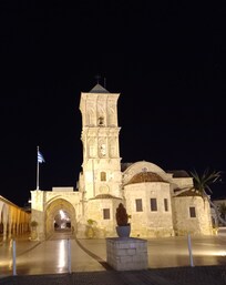 Church Square 5 min walk.