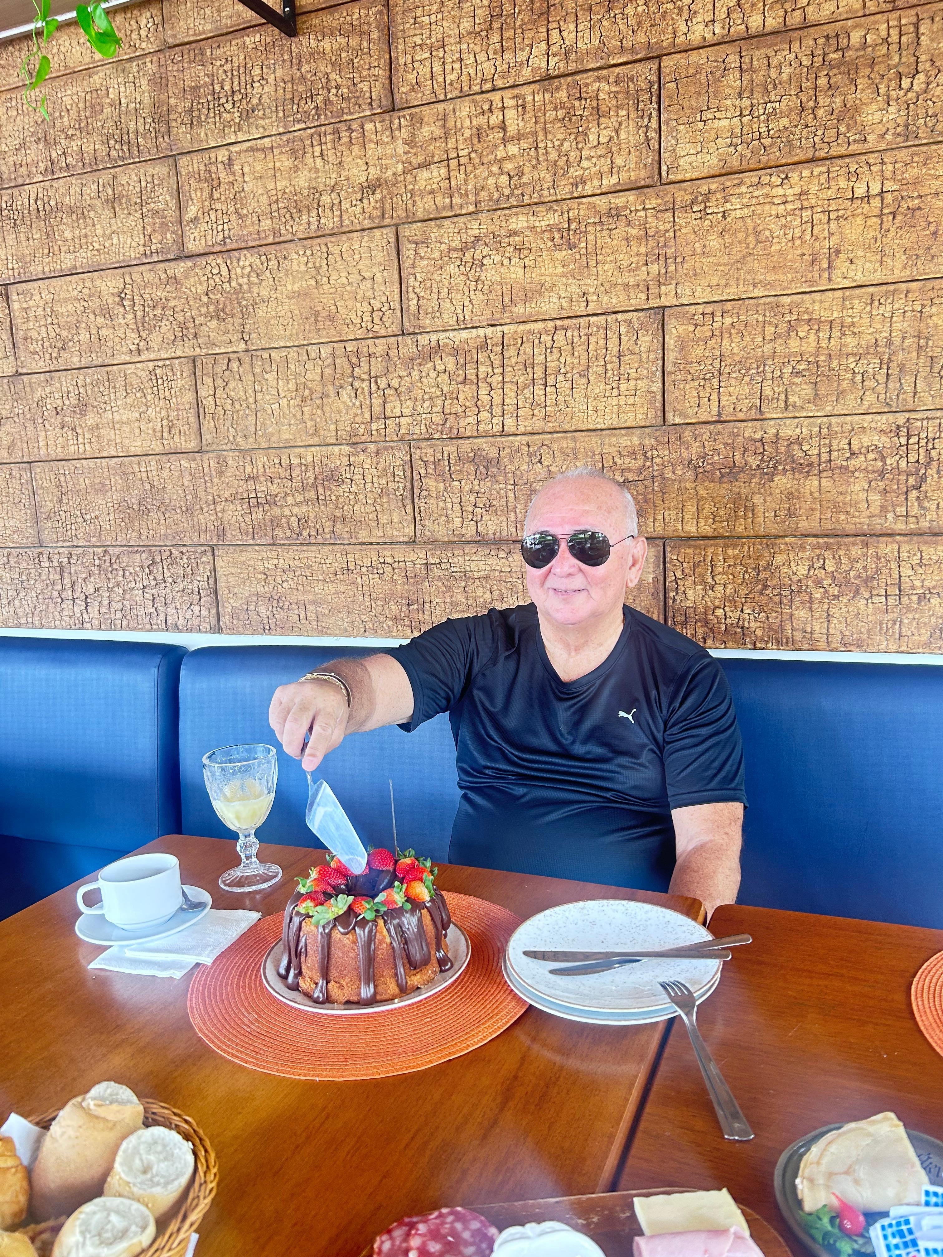 Meu bolo de aniversário preparado pelo hotel 