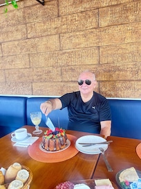 Meu bolo de aniversário preparado pelo hotel