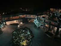Courtyard with walkway connecting 2 buildings