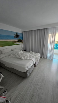 Sehr schönes Zimmer mit Balkon