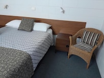 Queen size bed was nice after a 850 km drive