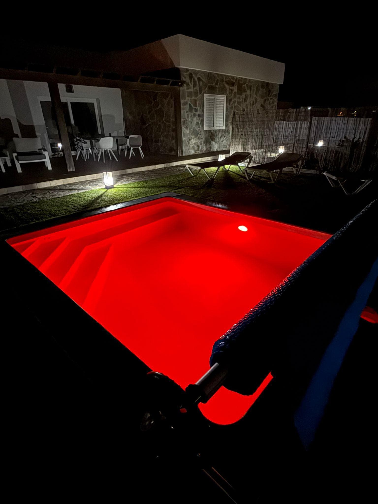 Pool bei Nacht
