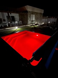 Pool bei Nacht