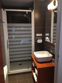 Sdb chambre 8