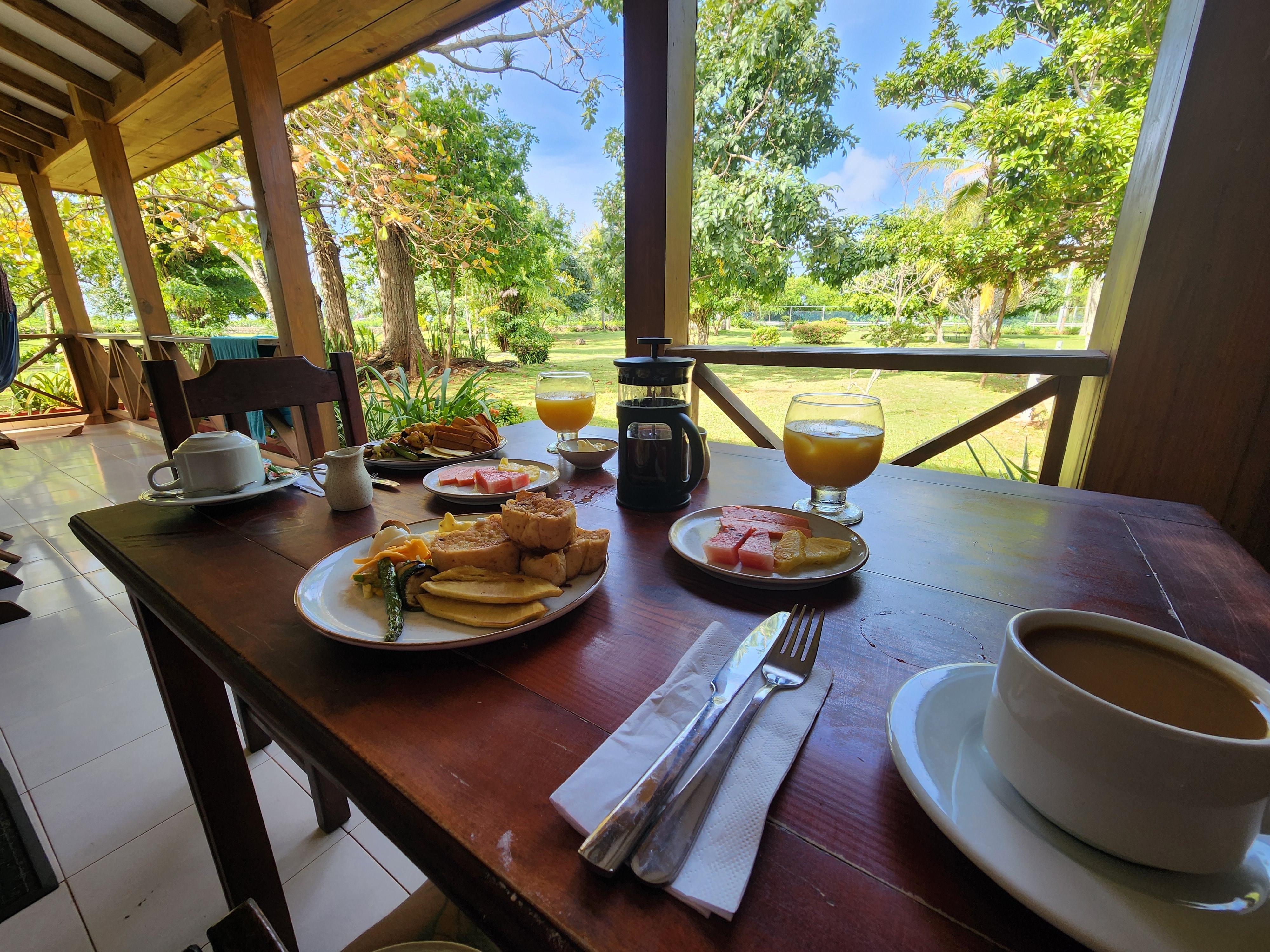 Desayuno en la cabaña. Hermoso.