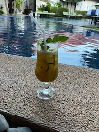 Passiontini poolside
