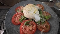 Burratta et tomate, la tomate était toutefois un peu ferme.