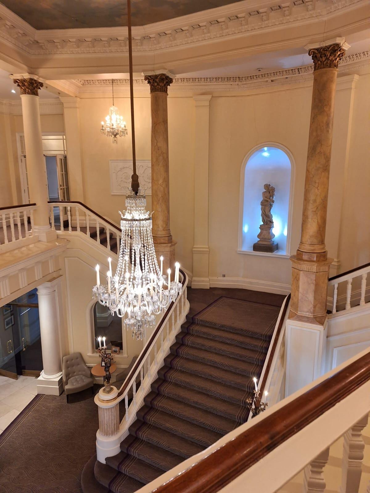 Hall central