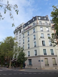The hotel from the outside.