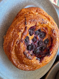 Pastry with blueberries and lemon cream center