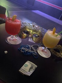 Delicious drinks while watching their entertainment shows every night