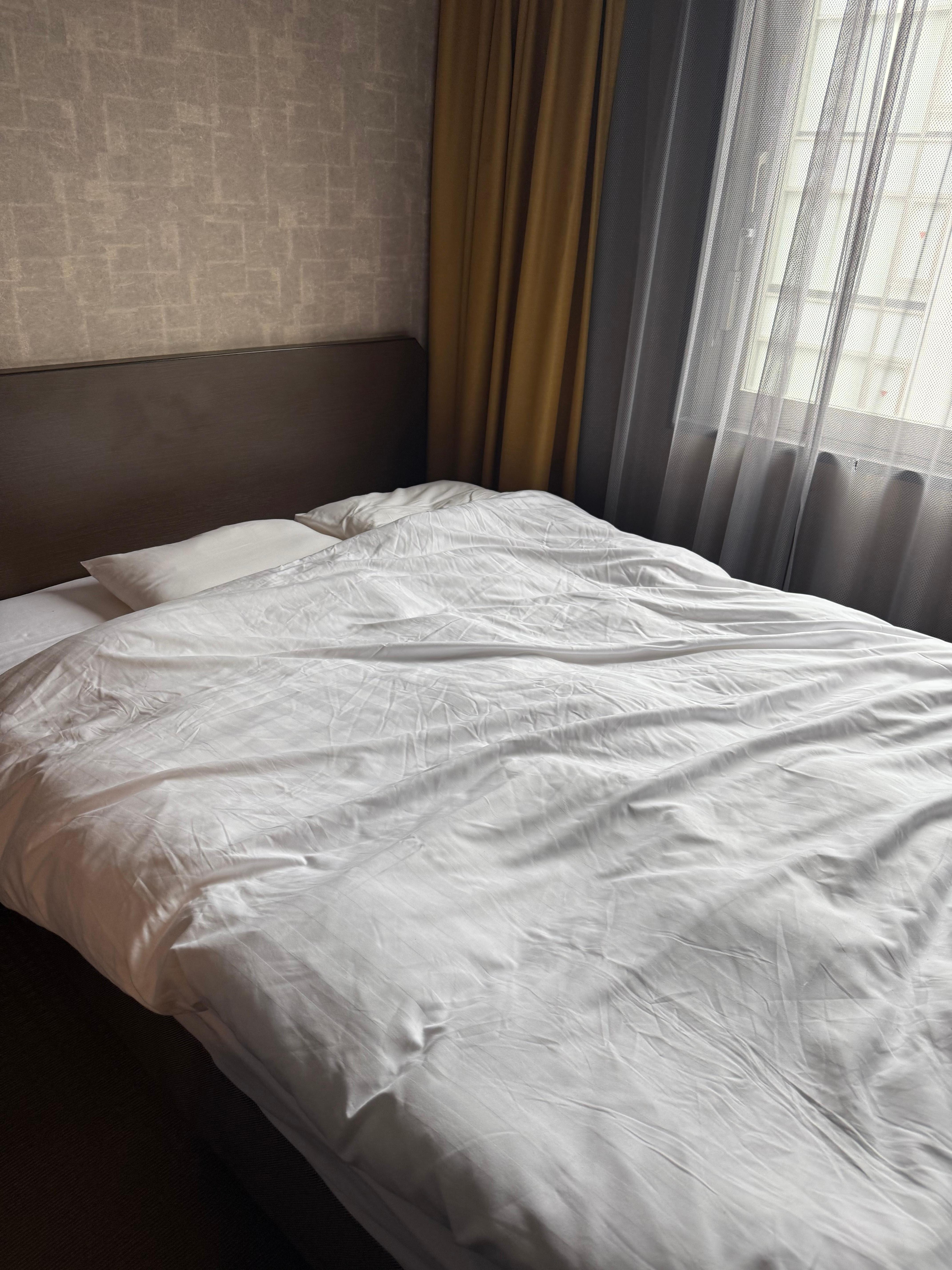 使った後のベッドでごめんなさい
セミダブルかな？
ひとりで使うには広くて楽