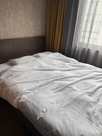 使った後のベッドでごめんなさい
セミダブルかな?
ひとりで使うには広くて楽