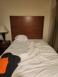 Queen size be (??), again if you slept on the right side you could not get out as there was no clearance between the bed and the wall. There was also a baseboard heater on the floor by the left hand side window.
