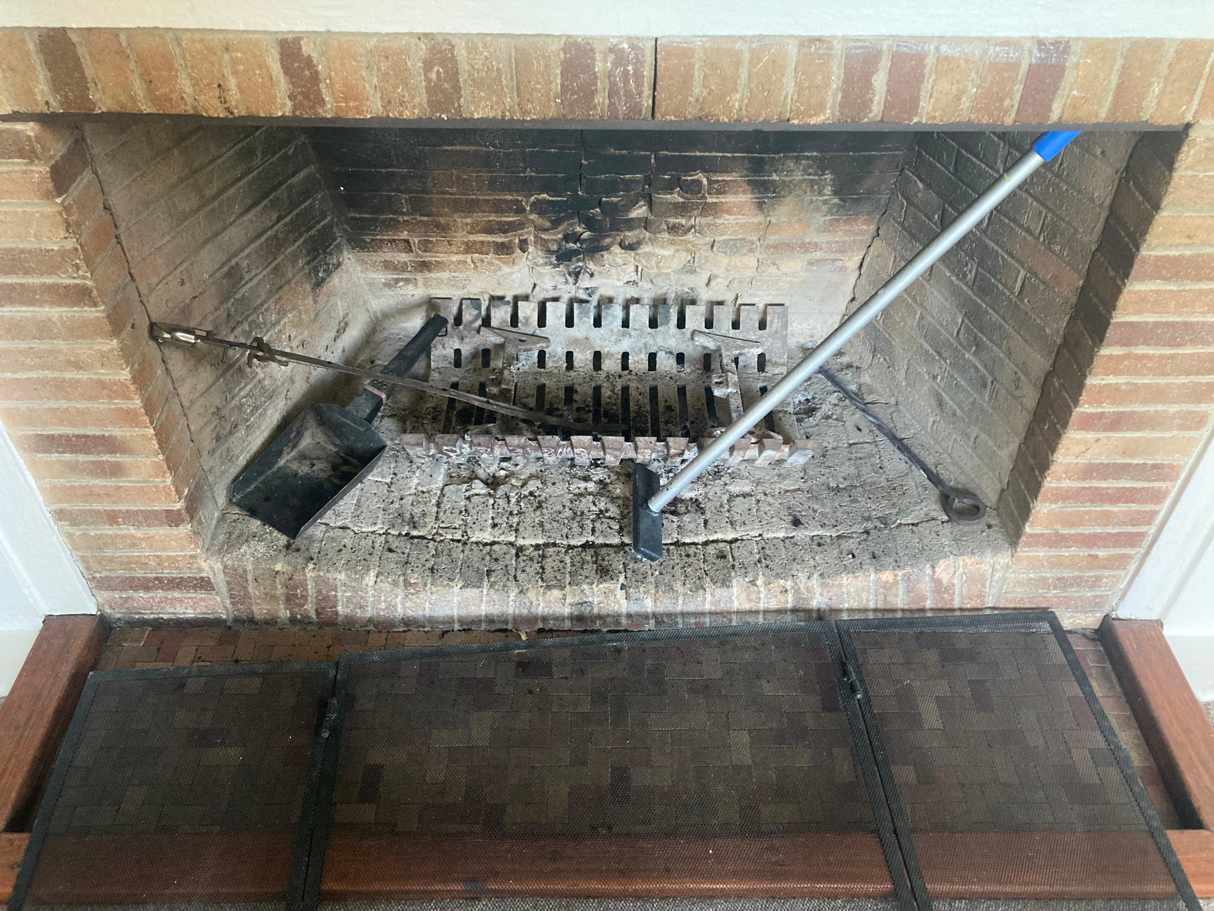 Unclean fireplace in living room 